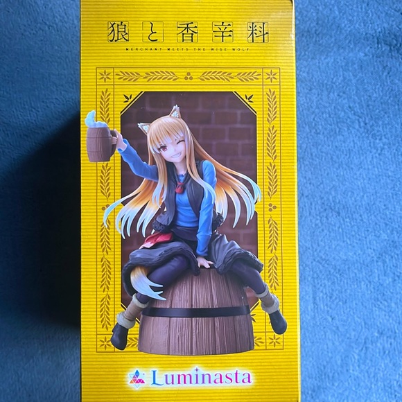SEGA-Luminasta Spice and Wolf: Merchant Meets the Wise Wolf Holo Figure - Picture 3 of 4